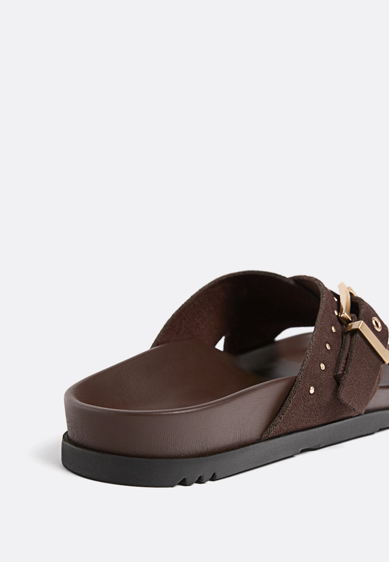 Кожаные сандалии с заклепками