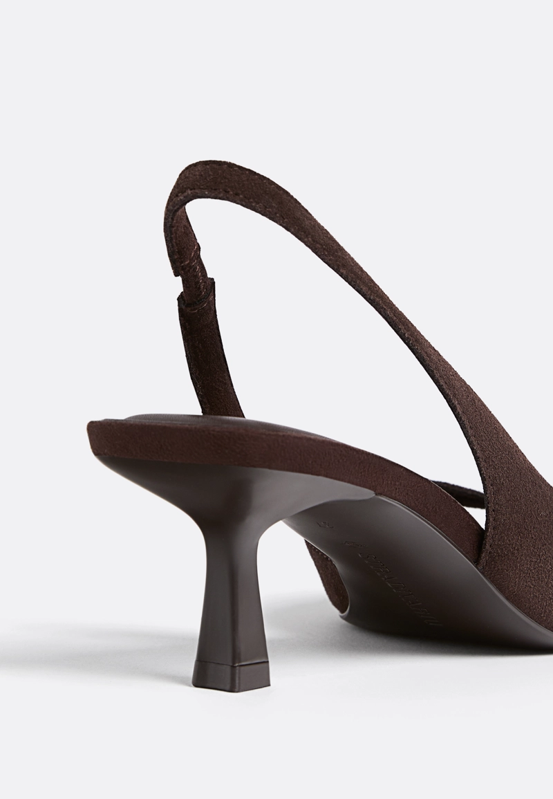 Кожаные босоножки на каблуке