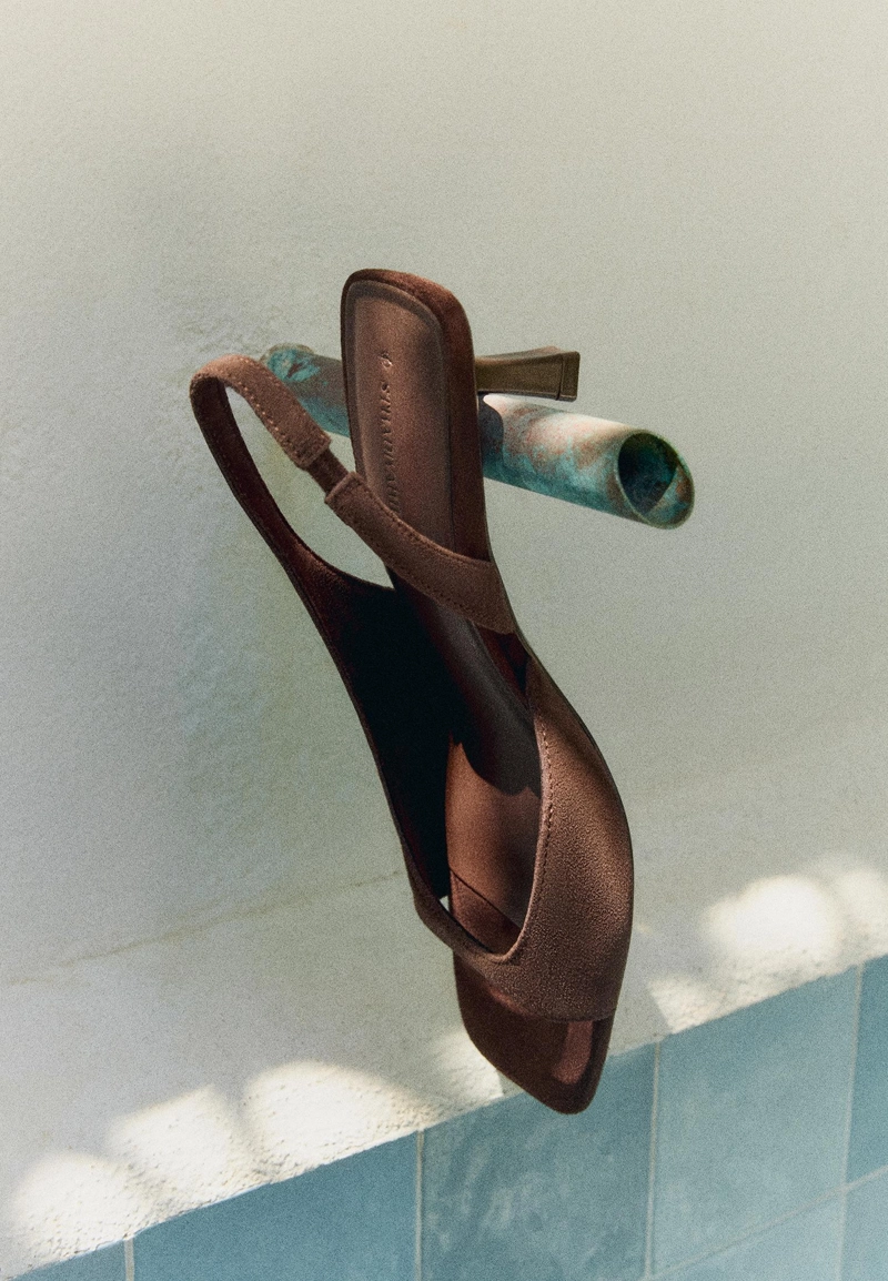 Кожаные босоножки на каблуке