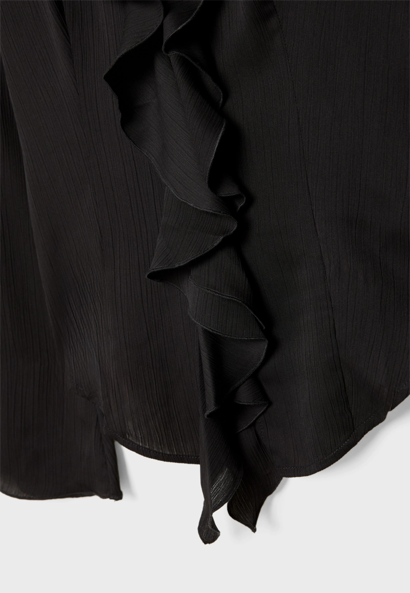 Блузка свободного кроя с воланами