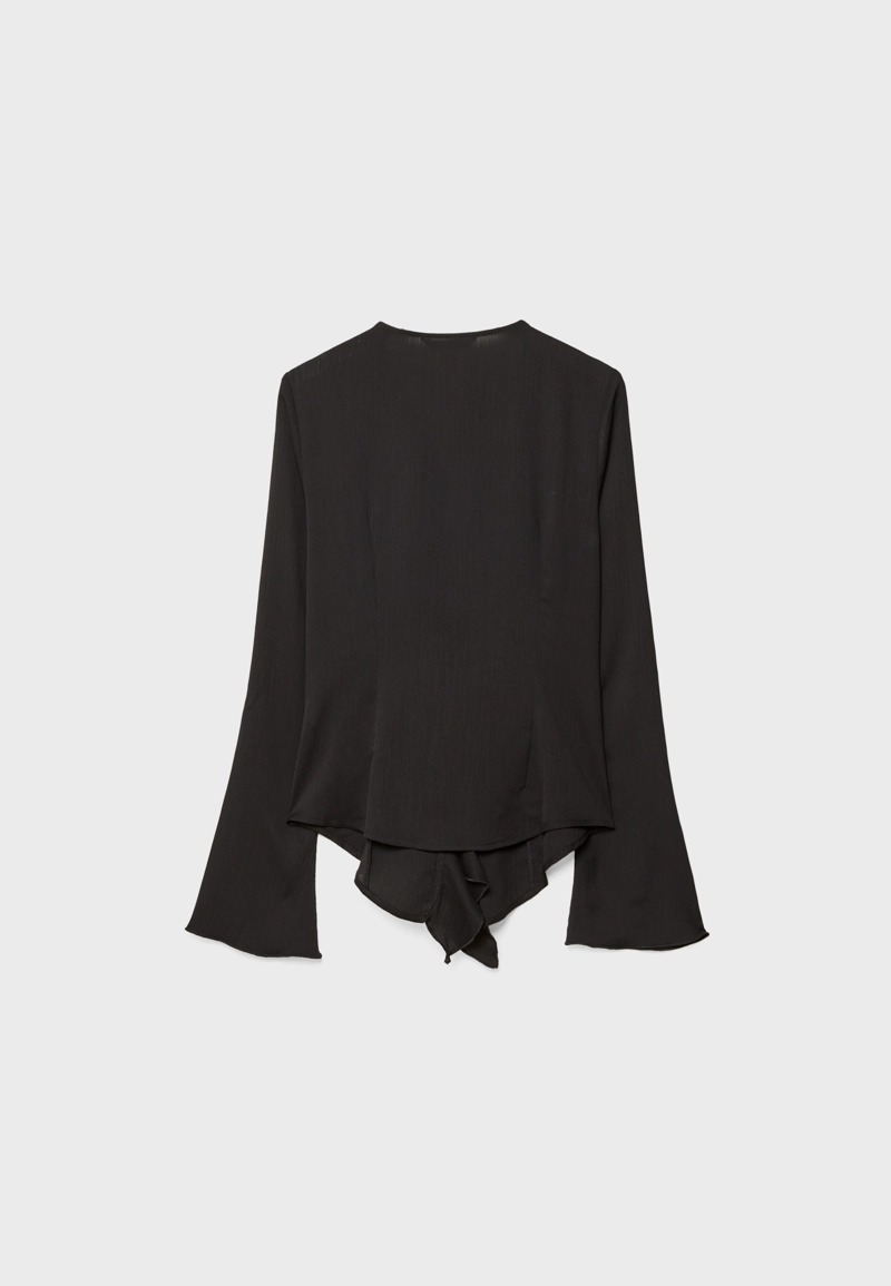 Блузка свободного кроя с воланами