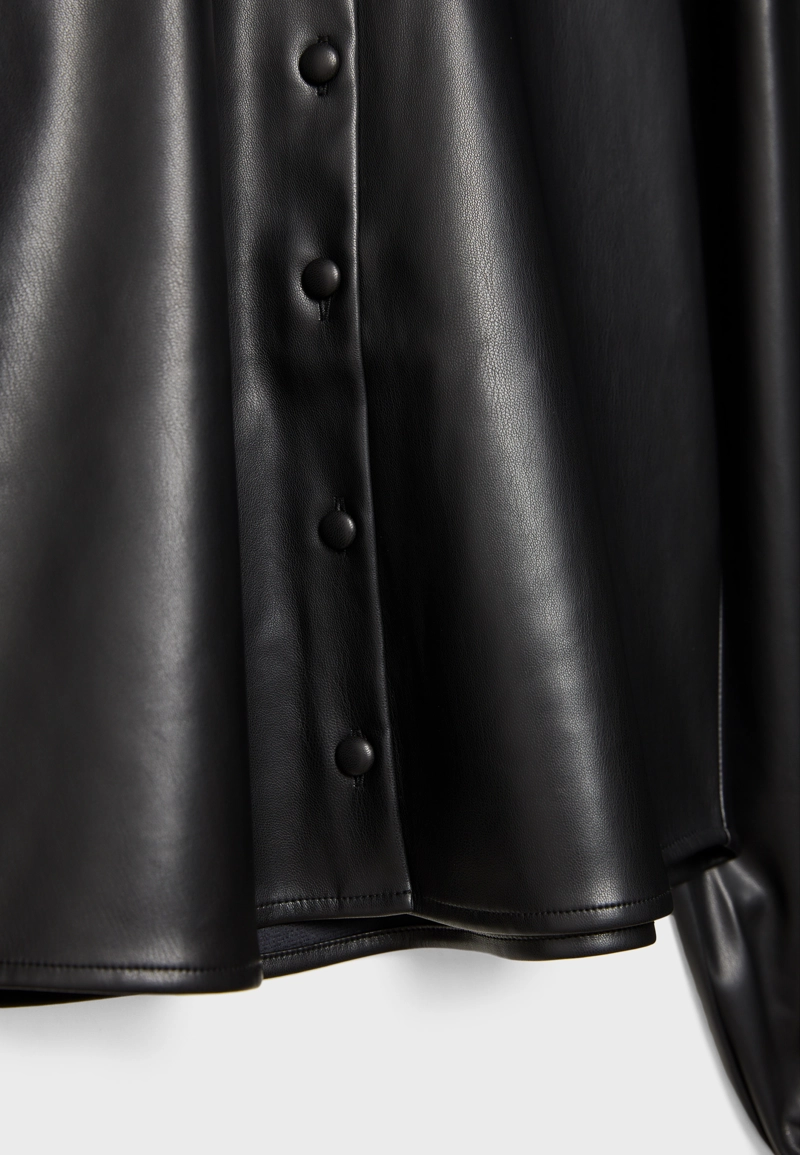 Рубашка из искусственной кожи с рукавами-фонариками