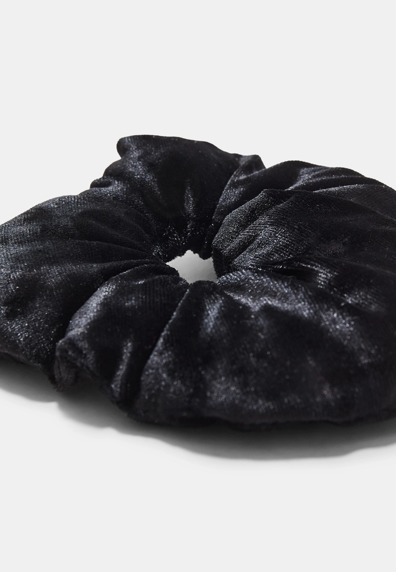 Большая бархатная резинка для волос с сердечком