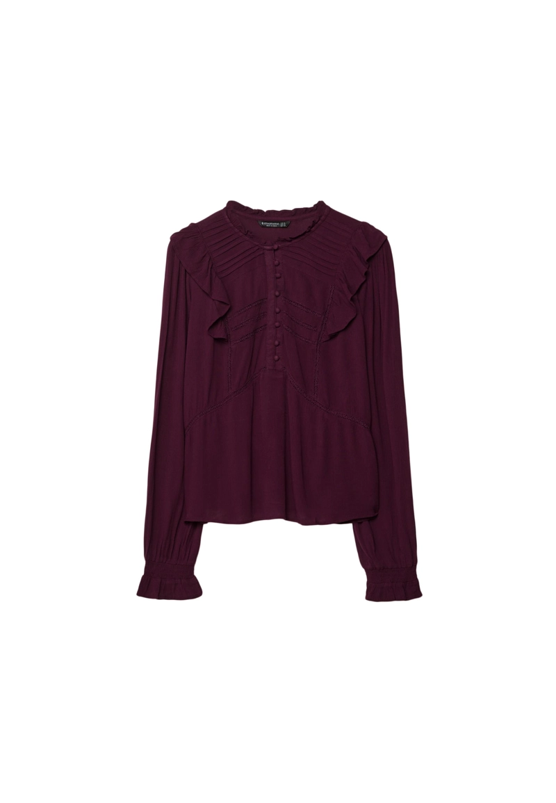 Блузка с оборками и пуговицами