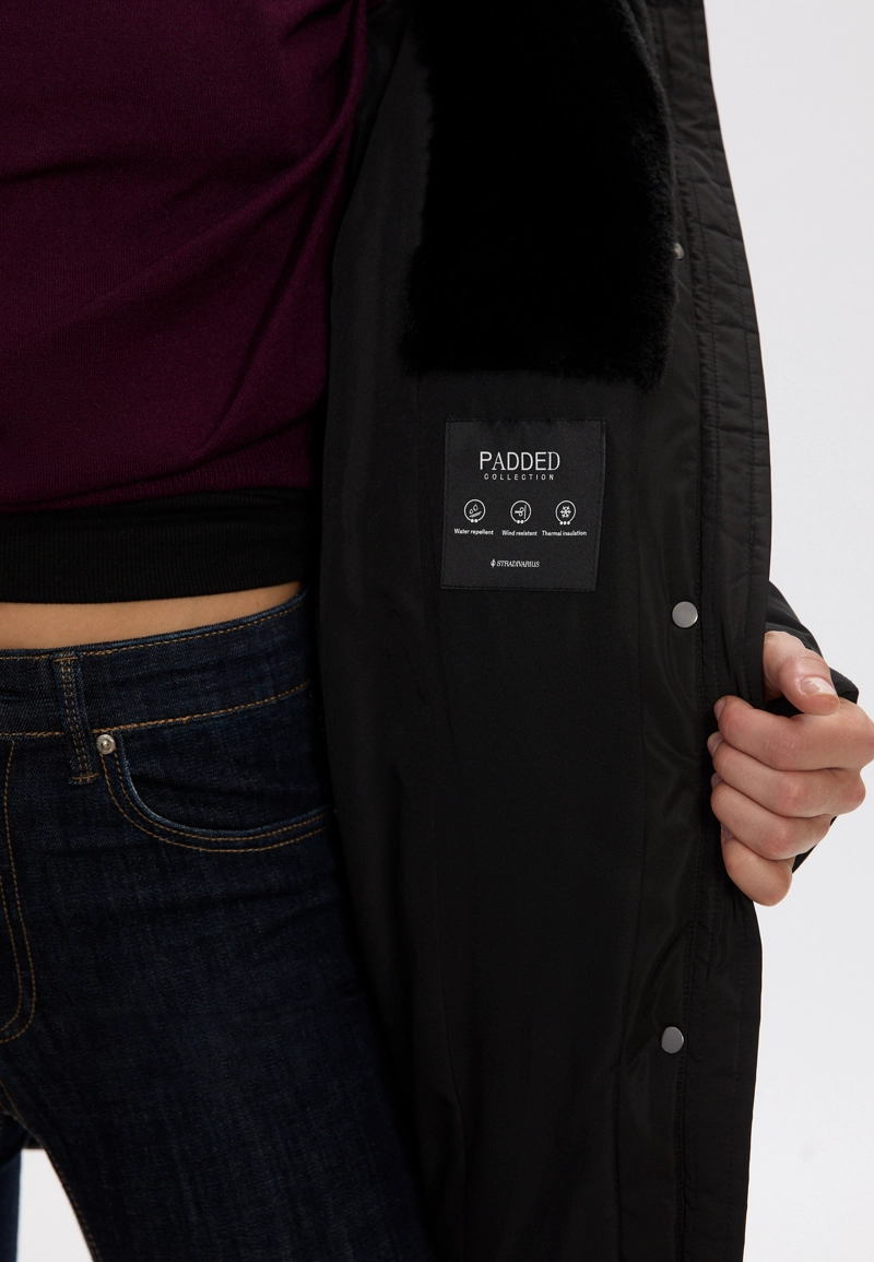 Приталенное стеганое пальто