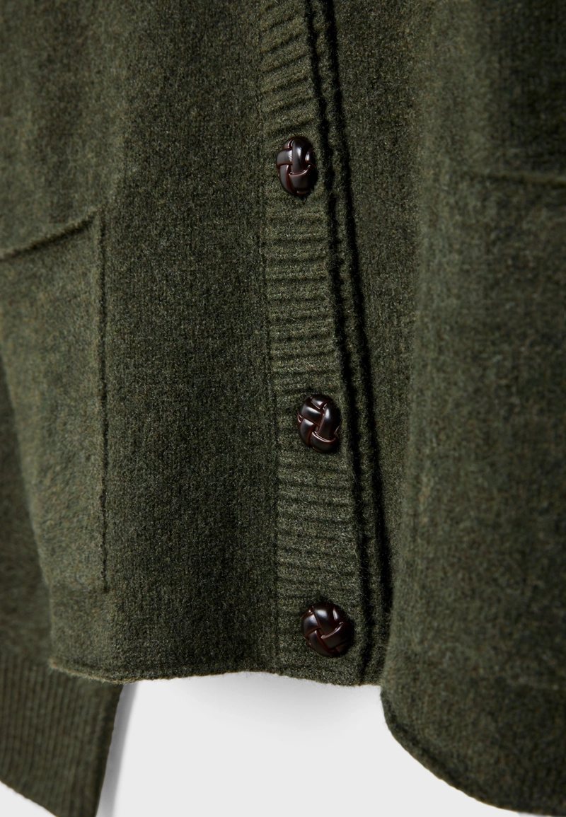 Трикотажный жакет с двойным воротником