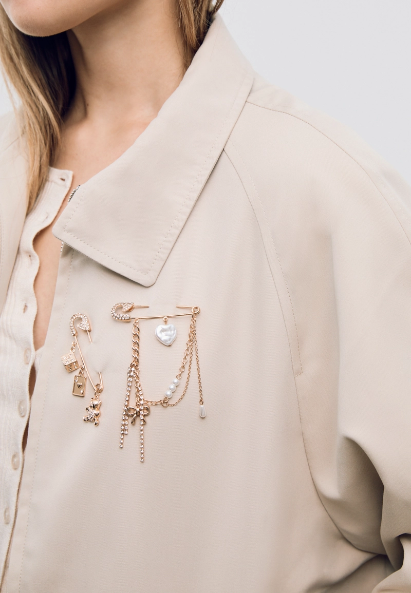 Набор из 2 булавок и шармов