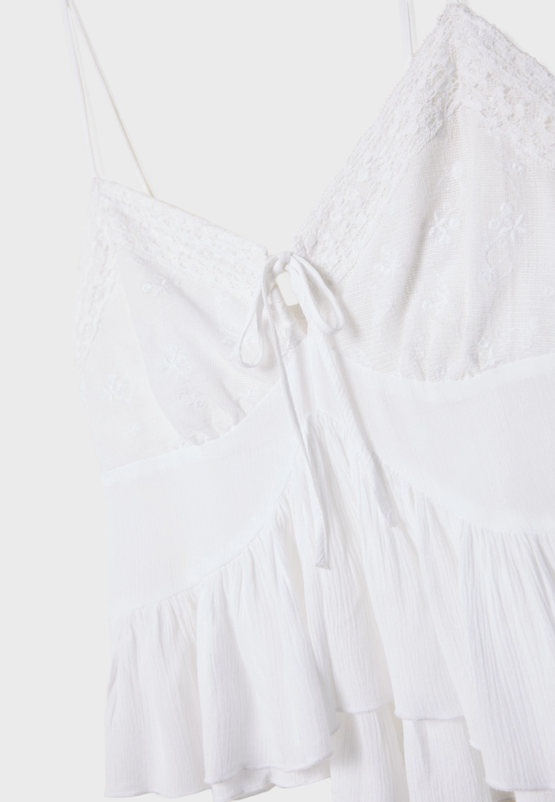 Топ с вышивкой и свободными воланами