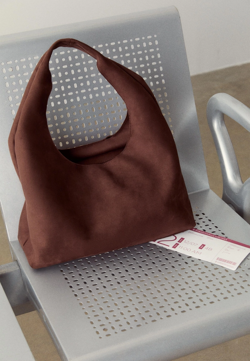 Сумка на плечо из искусственной замши