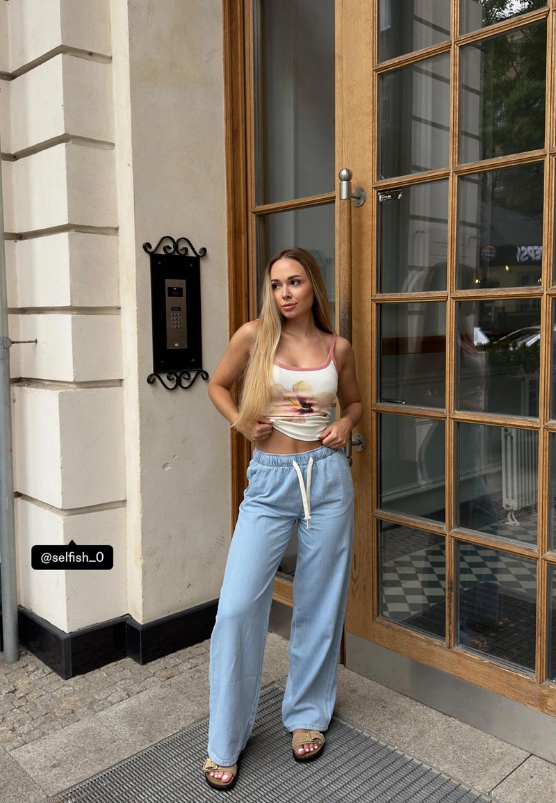 D35 Струящиеся джинсовые брюки на шнурке