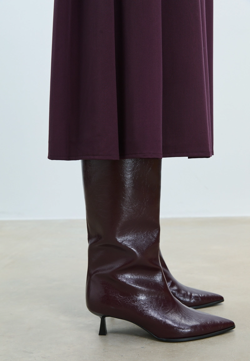 Сапоги на среднем тонком каблуке