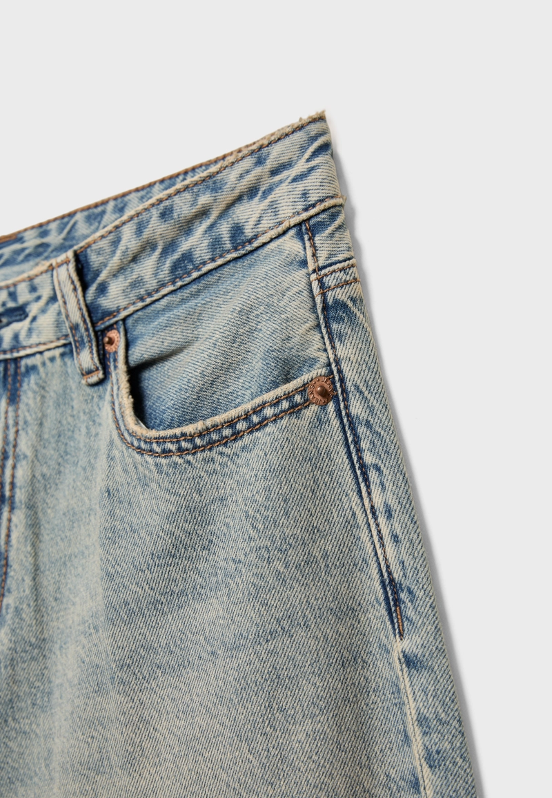 D94 Джинсы свободного кроя