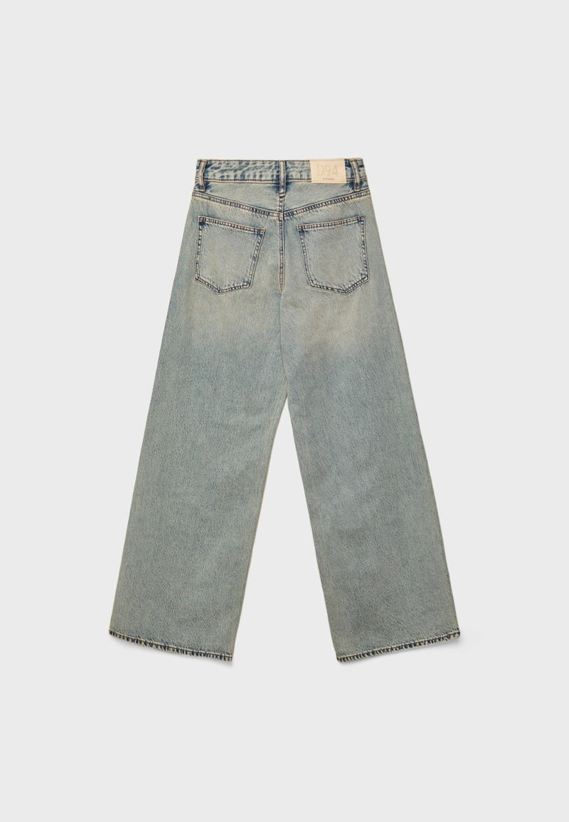 D94 Джинсы свободного кроя