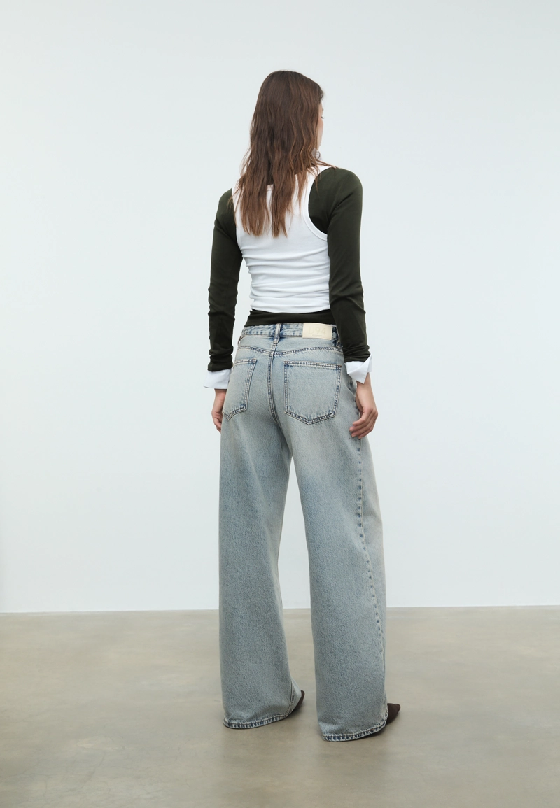 D94 Джинсы свободного кроя