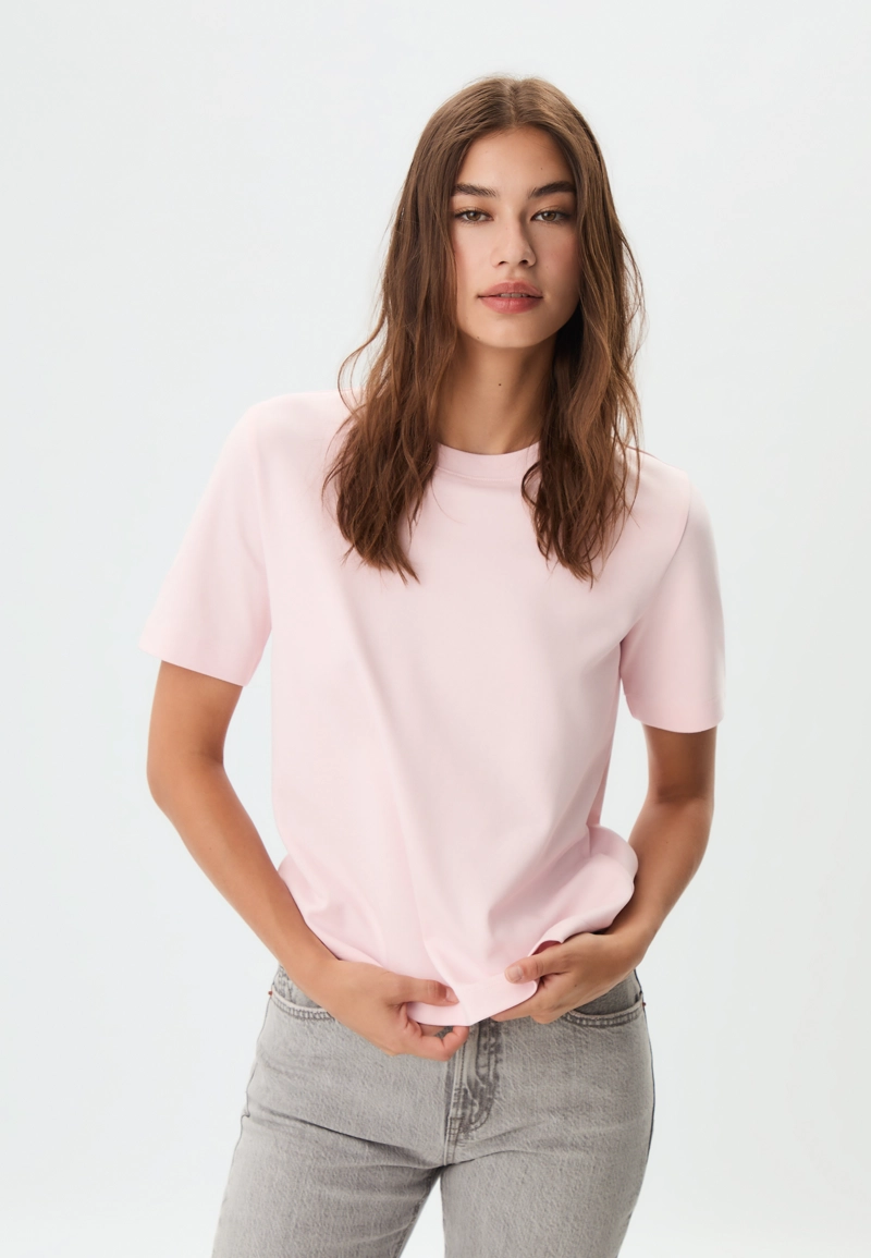 Базовая футболка классического кроя из плотной ткани