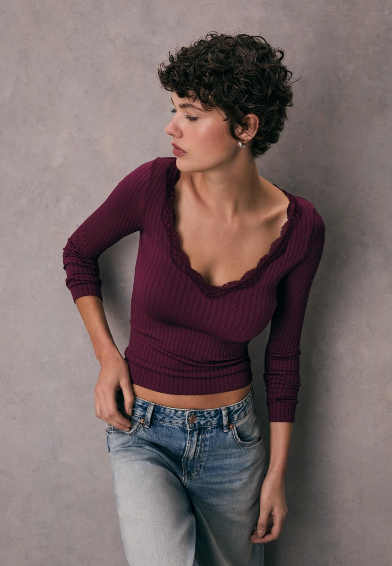 Бесшовная футболка с кружевом