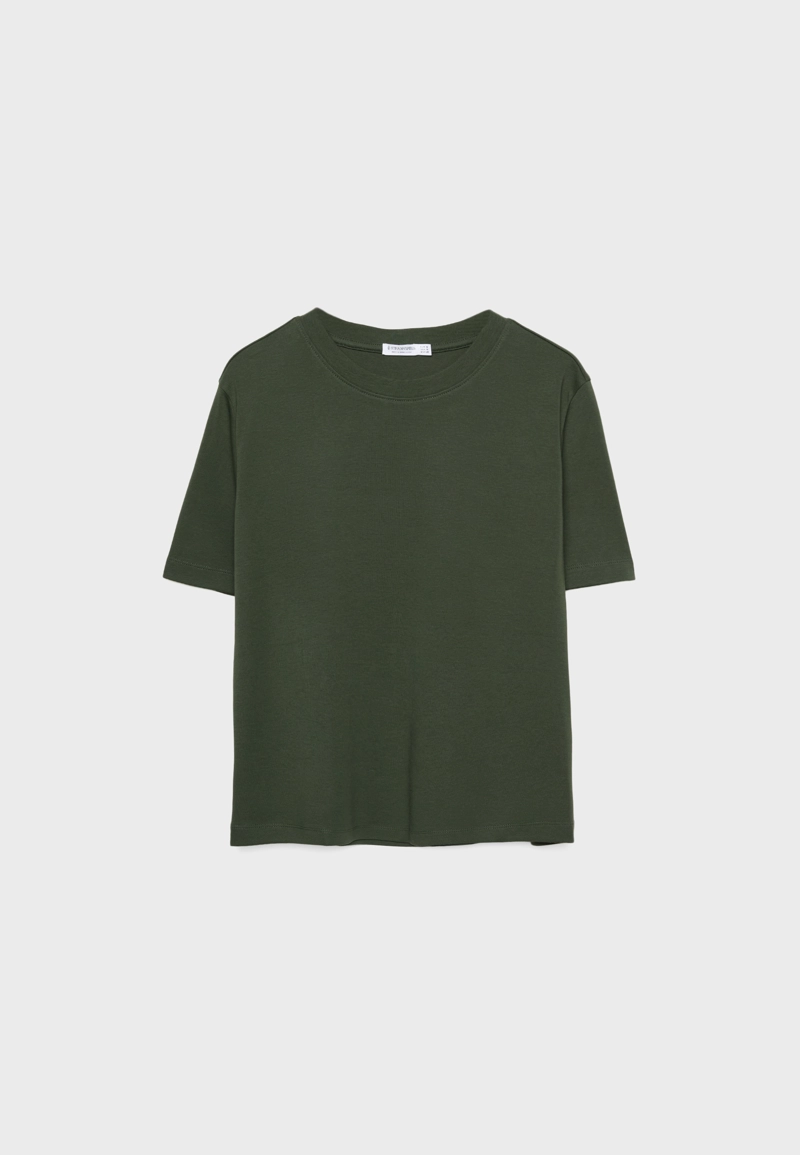 Базовая футболка классического кроя из плотной ткани