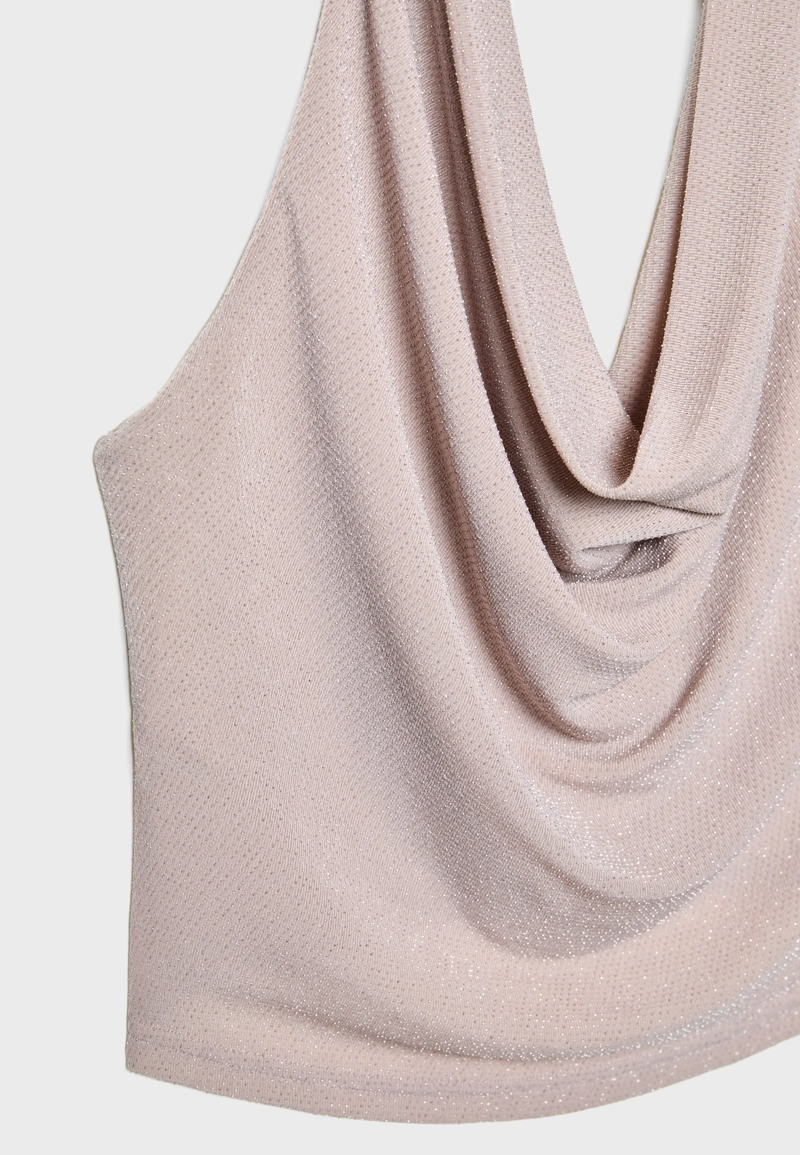 Топ с горловиной халтер и блестящей отделкой