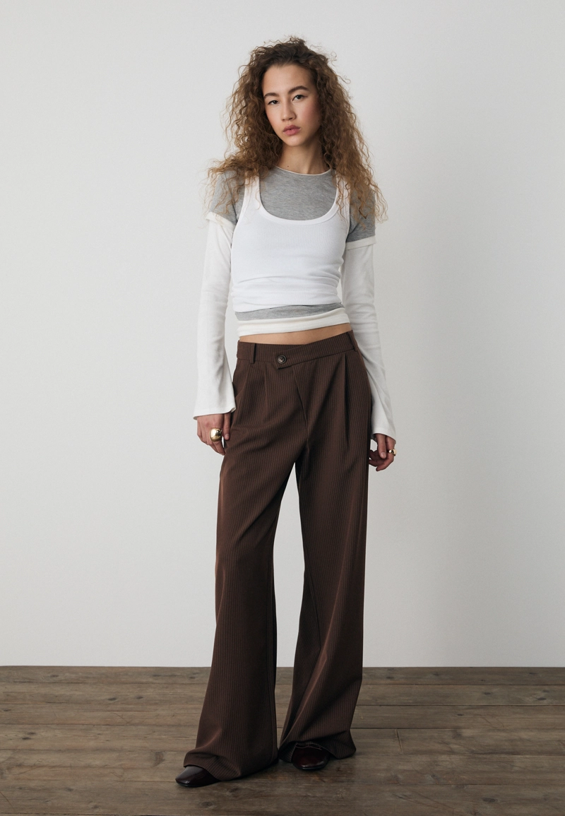 Повседневные брюки в полоску с перекрестной талией