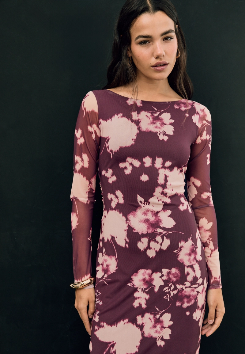 Платье миди из полупрозрачной ткани с открытой спиной