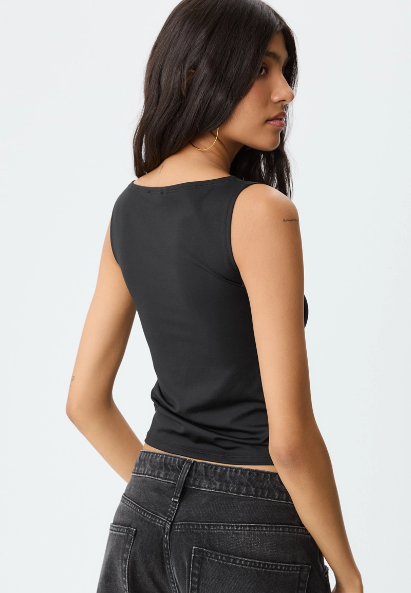 Футболка без рукавов с вырезом «лодочка»