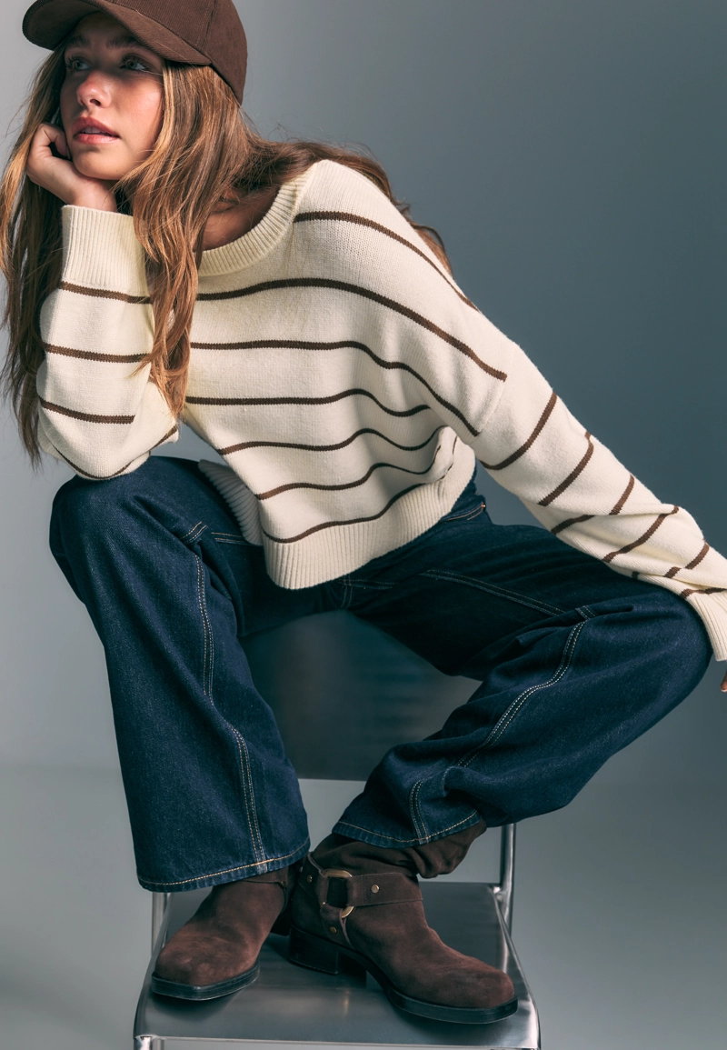 Укороченный полосатый трикотажный свитер