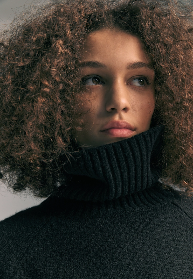 Свитер с высоким воротником