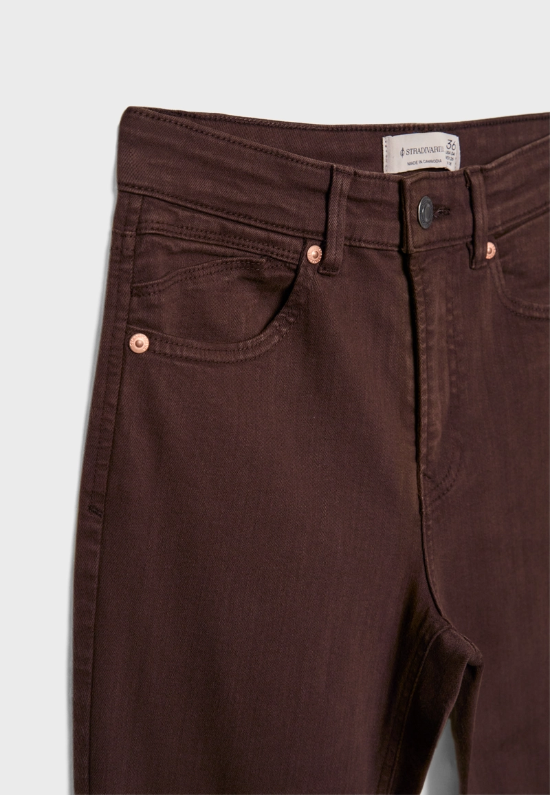 D74 Брюки клеш из эластичной ткани с разрезом