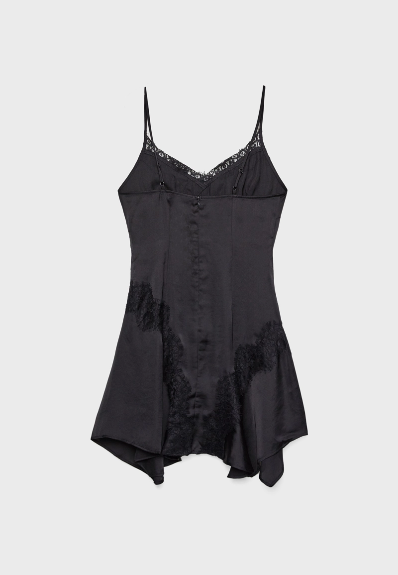 Платье-туника с кружевными деталями