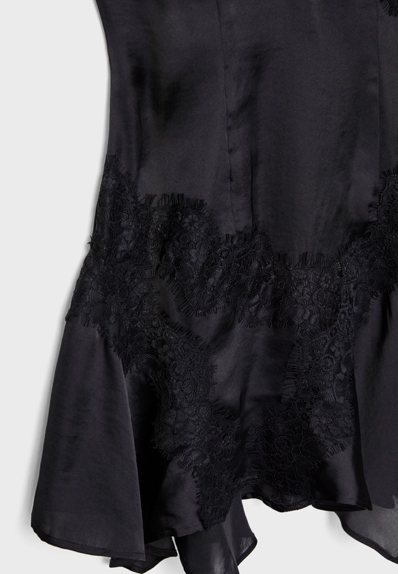 Платье-туника с кружевными деталями