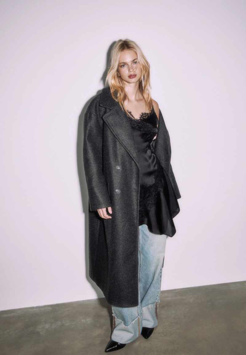 Платье-туника с кружевными деталями