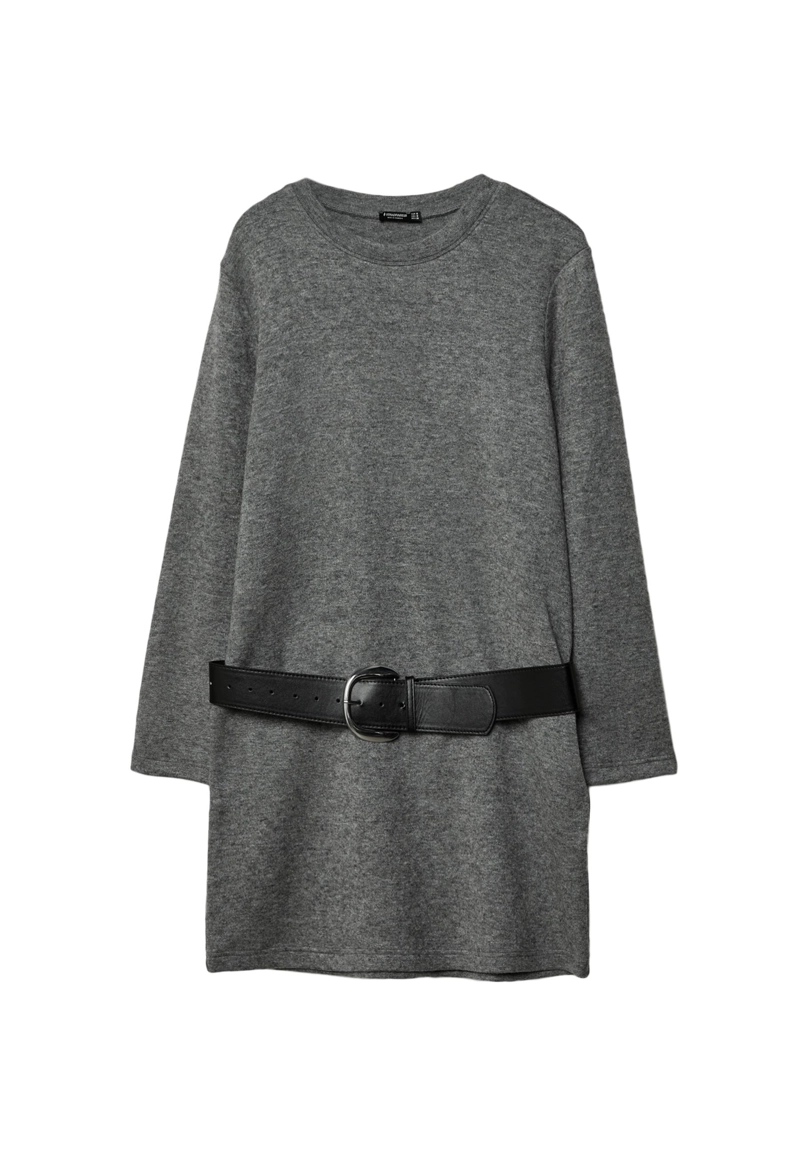 Короткое трикотажное платье с поясом