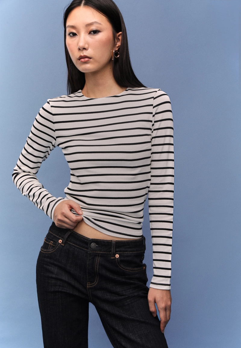 Базовая футболка в полоску с длинными рукавами