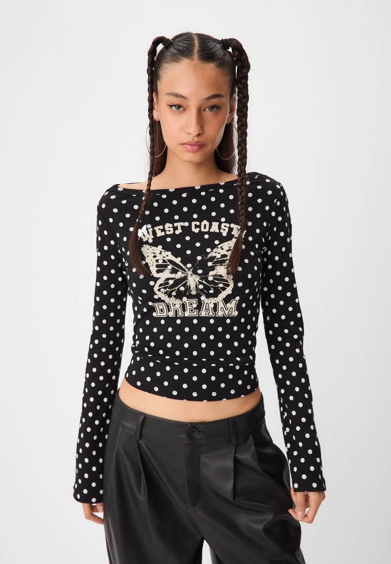 Футболка с вырезом «лодочка» в горошек