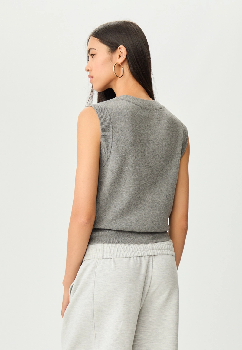 Жилет с пуговицами из вязаного полотна