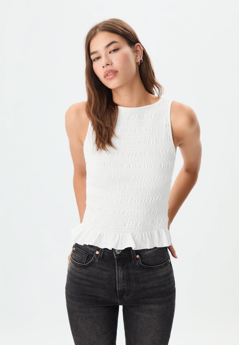 Футболка с оборками и сборками