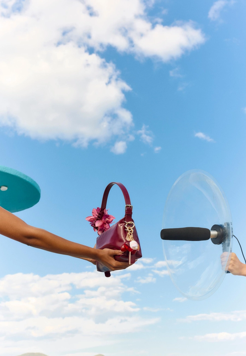 Сумка через плечо с детальной ручкой