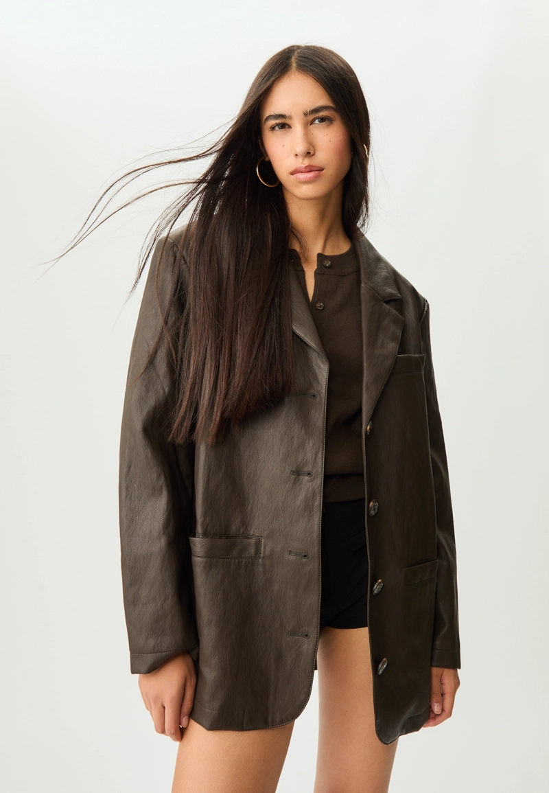 Пиджак оверсайз из искусственной кожи