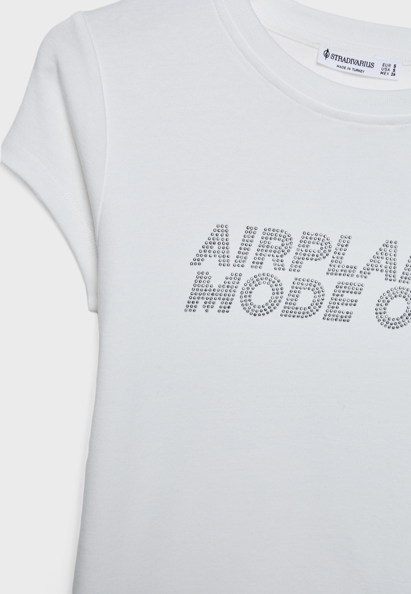 Футболка приталенная с ринестонами