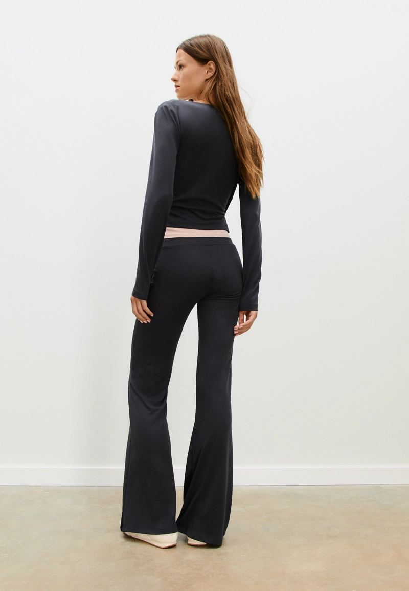 Мягкие брюки клеш из модала