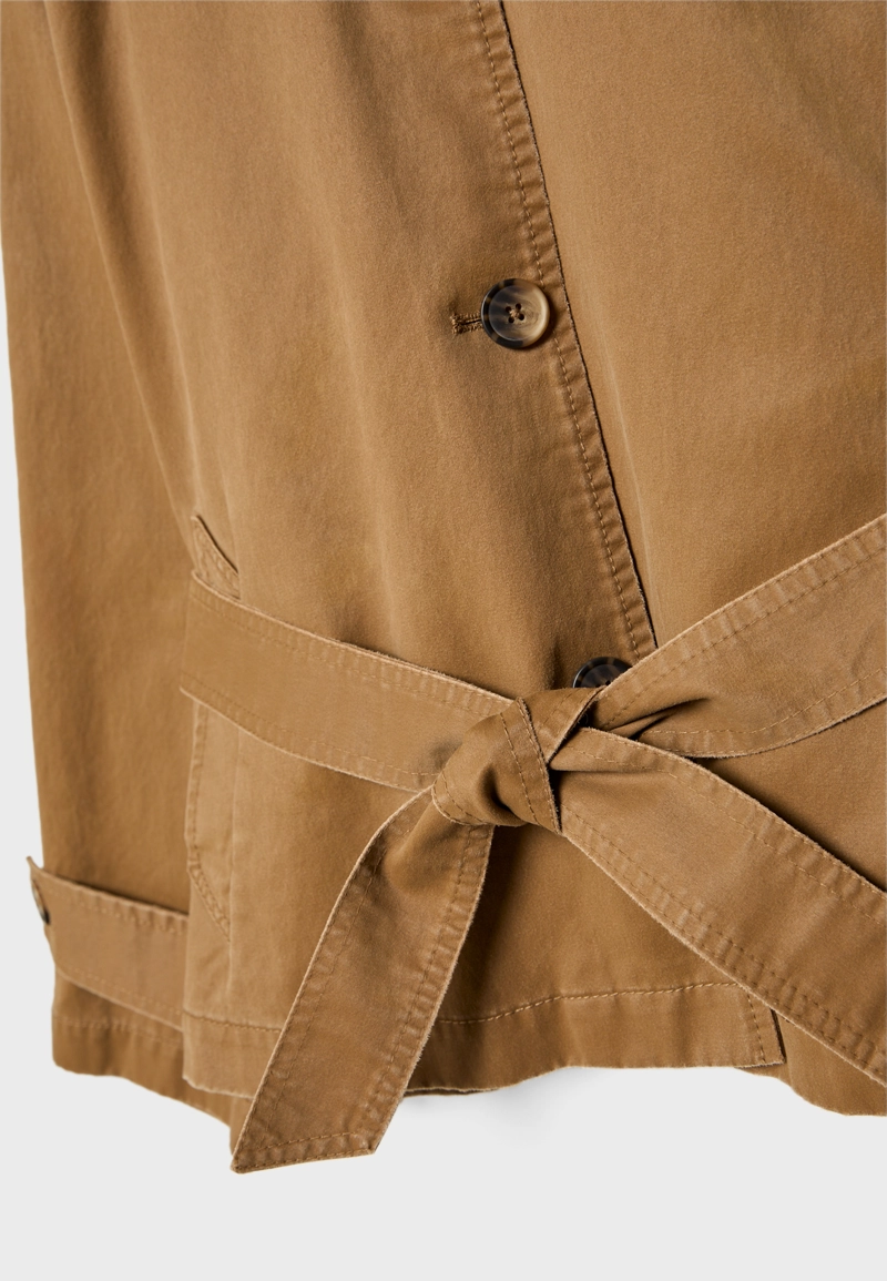 Укороченный тренч с вощеным покрытием и поясом