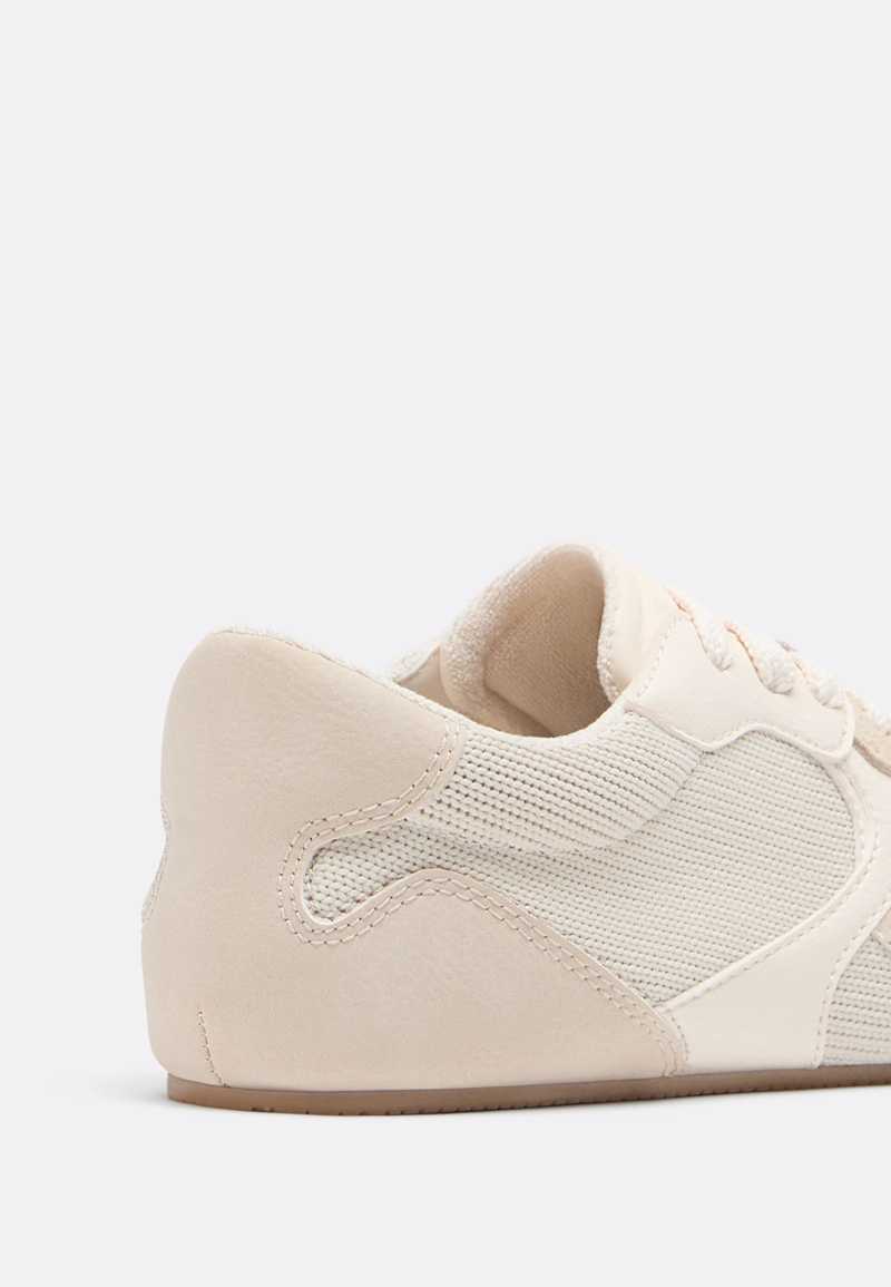 Базовые женские кроссовки