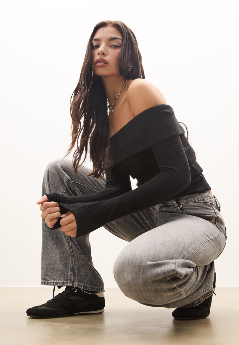 Футболка с открытыми плечами