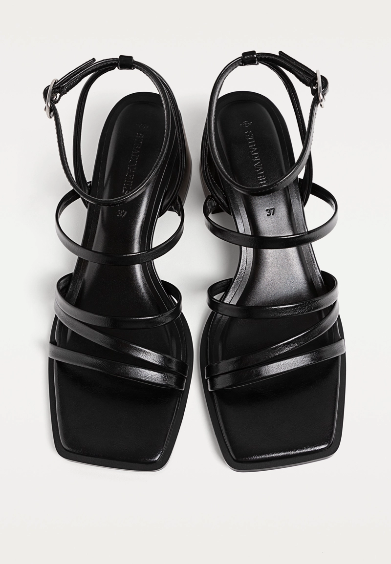 Босоножки на широком каблуке с ремешками