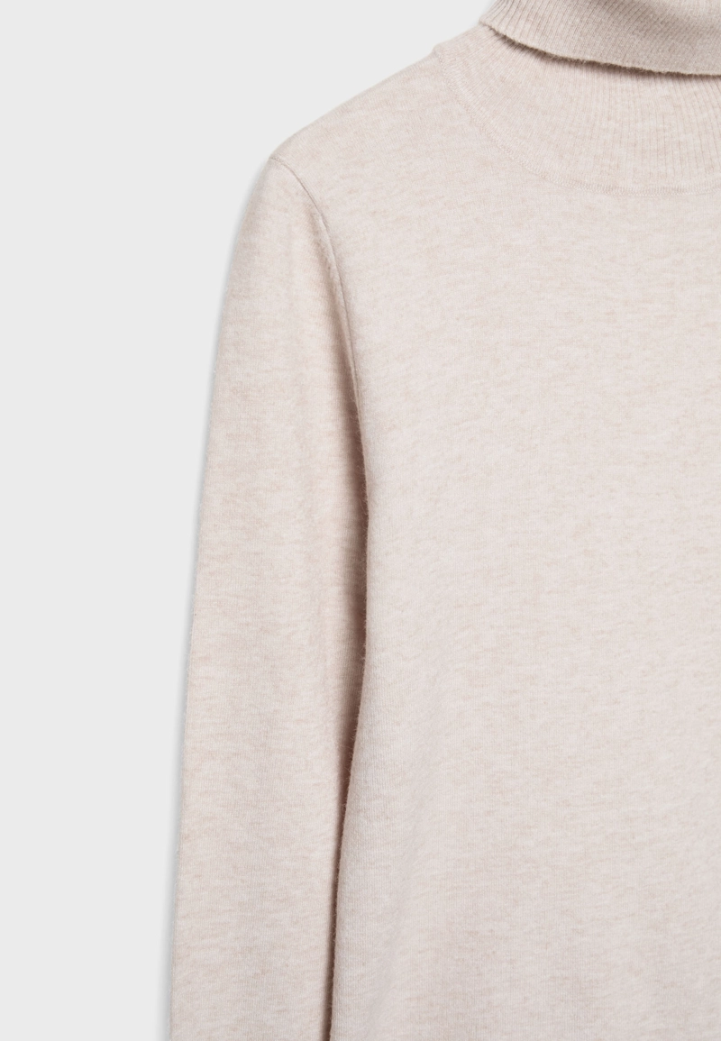 Базовый свитер гладкой вязки с высоким воротником