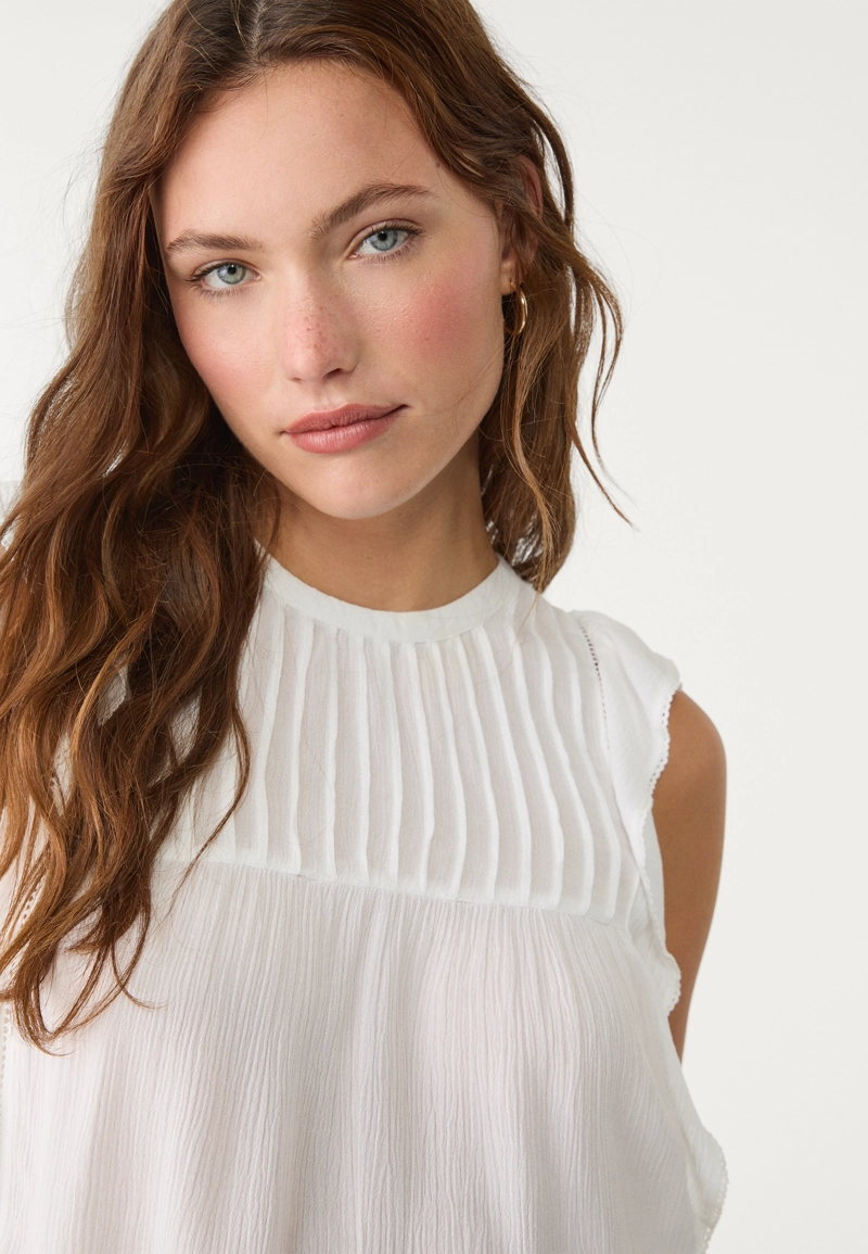 Блуза с легкими оборками l02065714