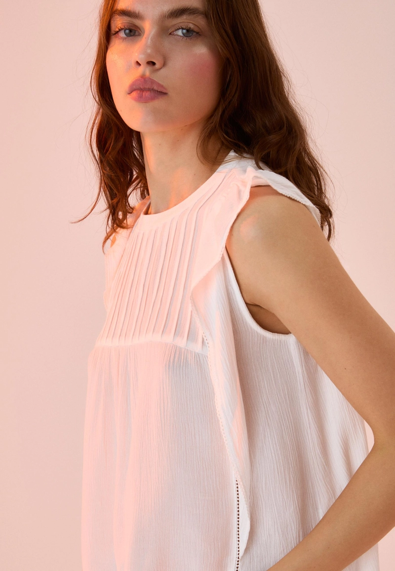 Блуза с легкими оборками l02065714