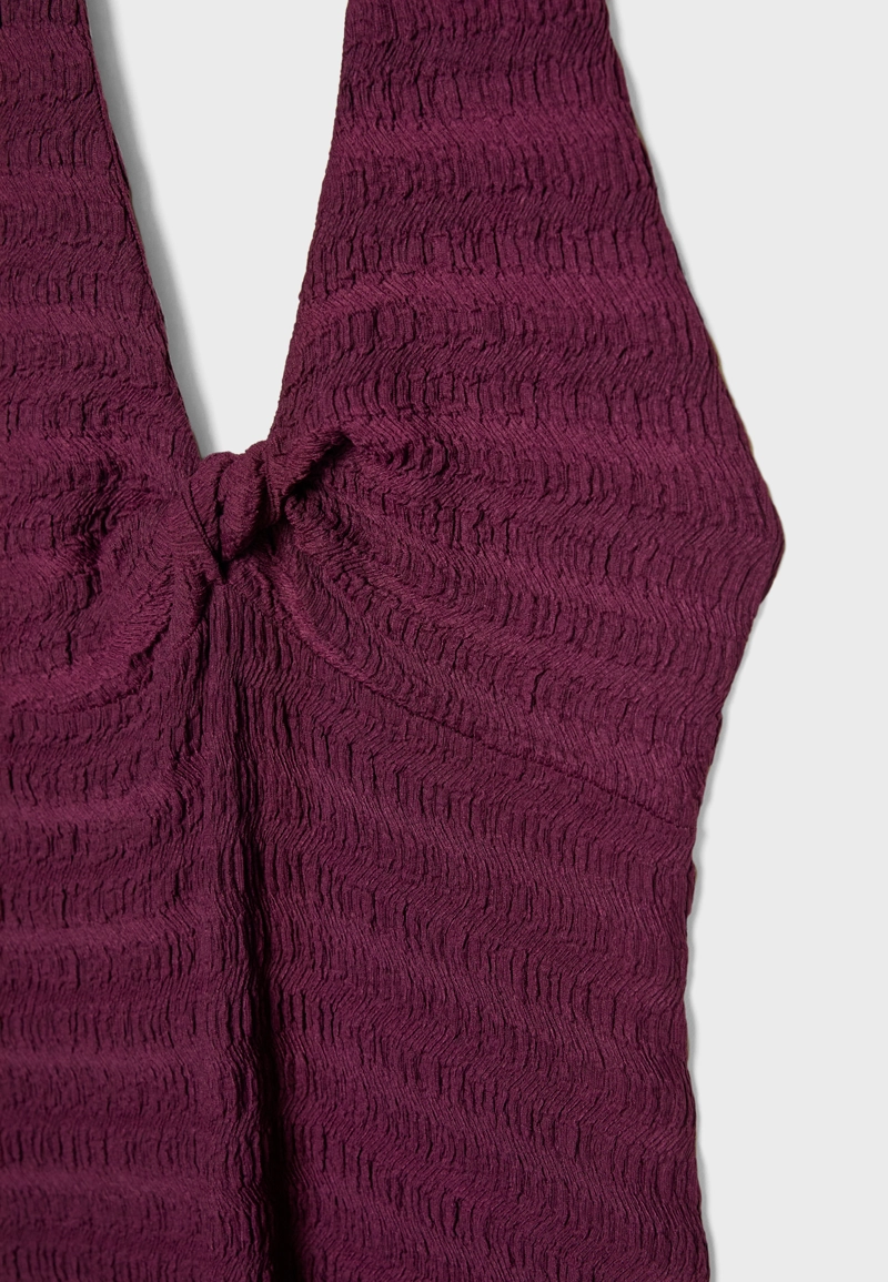 Текстурное платье миди с горловиной халтер