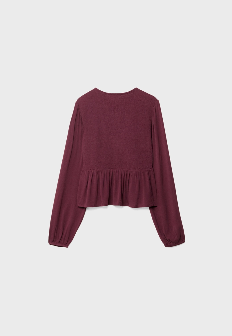 Легкая блузка с длинными рукавами