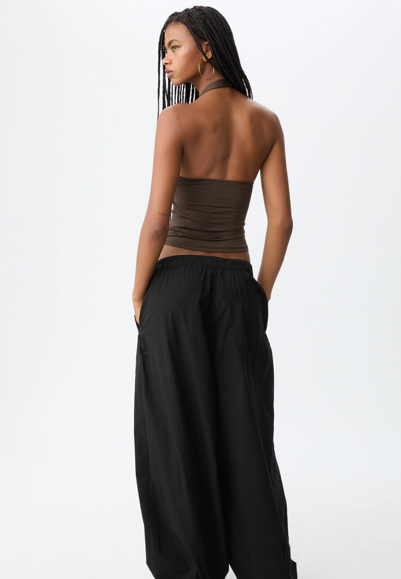 Футболка с горловиной халтер